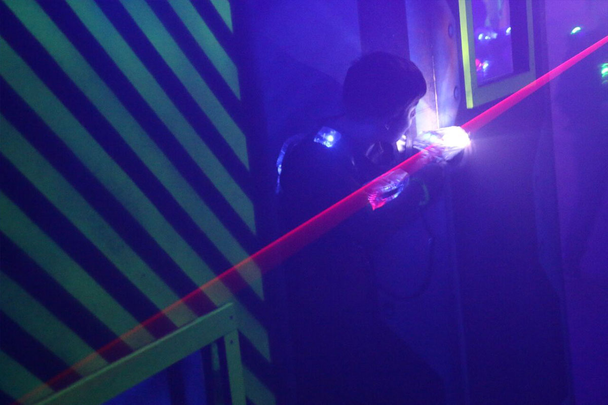 Lasertag Duisburg laserzone_duisburg_lasertag_action_1200x800_04