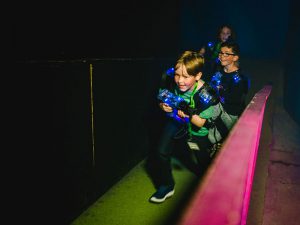 Ist Lasertag sicher? kinder_lasertag_sicherheit_2-300x225