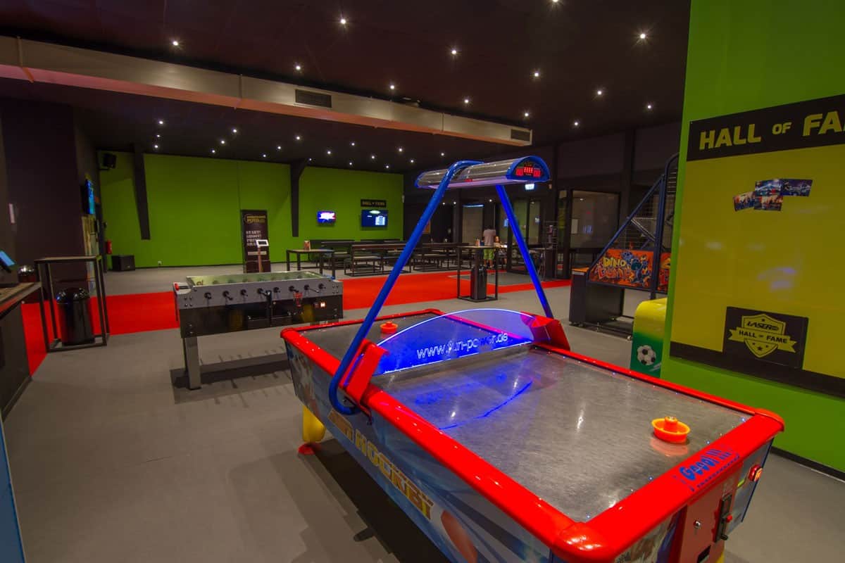 Lasertag Aschaffenburg laserzone_frankfurt_lasertag_lobby_airhockey